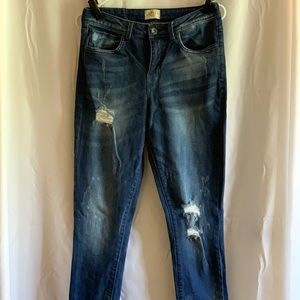 Buckle Distressed Jeans